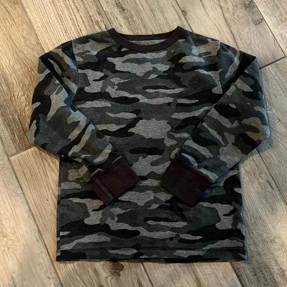 EUC The Children’s Place long sleeved thermal camo t-shirt, sz 5/6